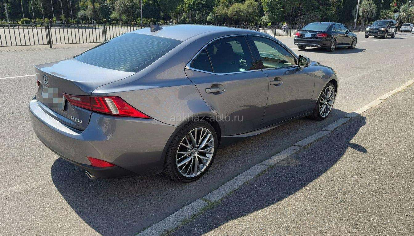 Lexus IS