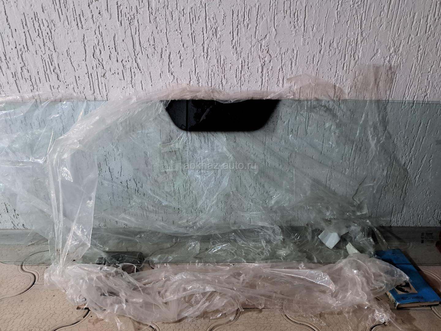 Стекло лобовое новое на Гелендваген