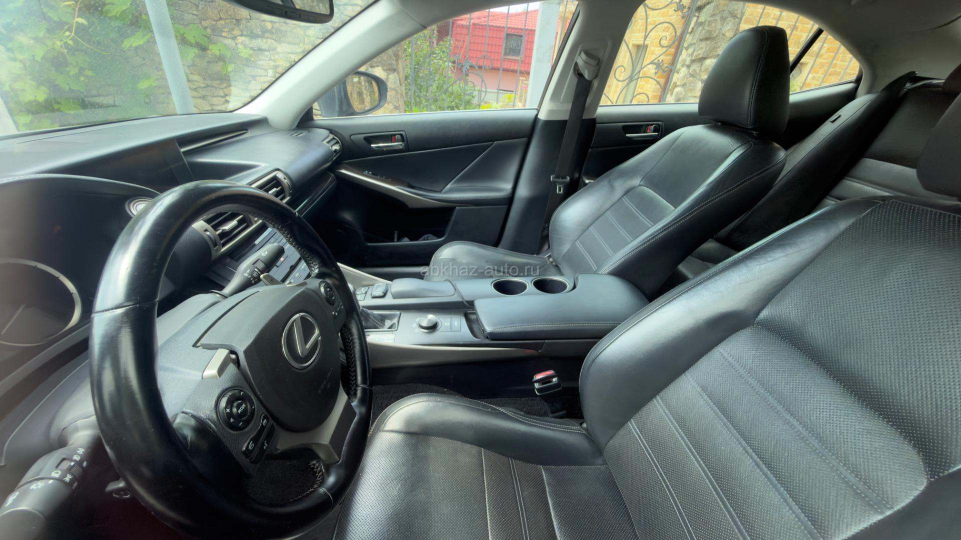 Lexus IS