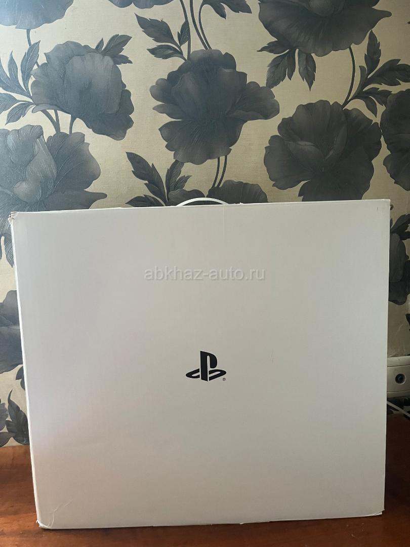 PlayStation 5 с дисководом и двумя джойстиками