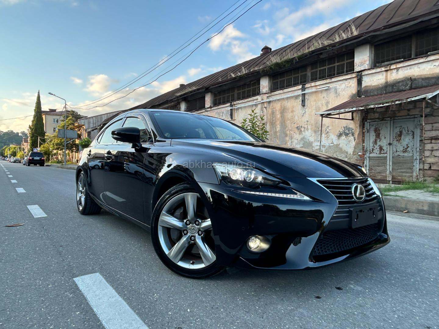 Lexus IS