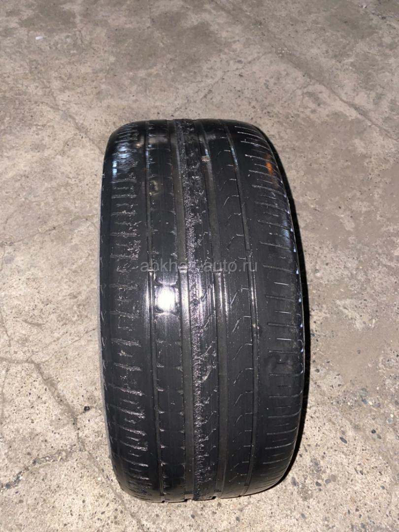 R18 245/40