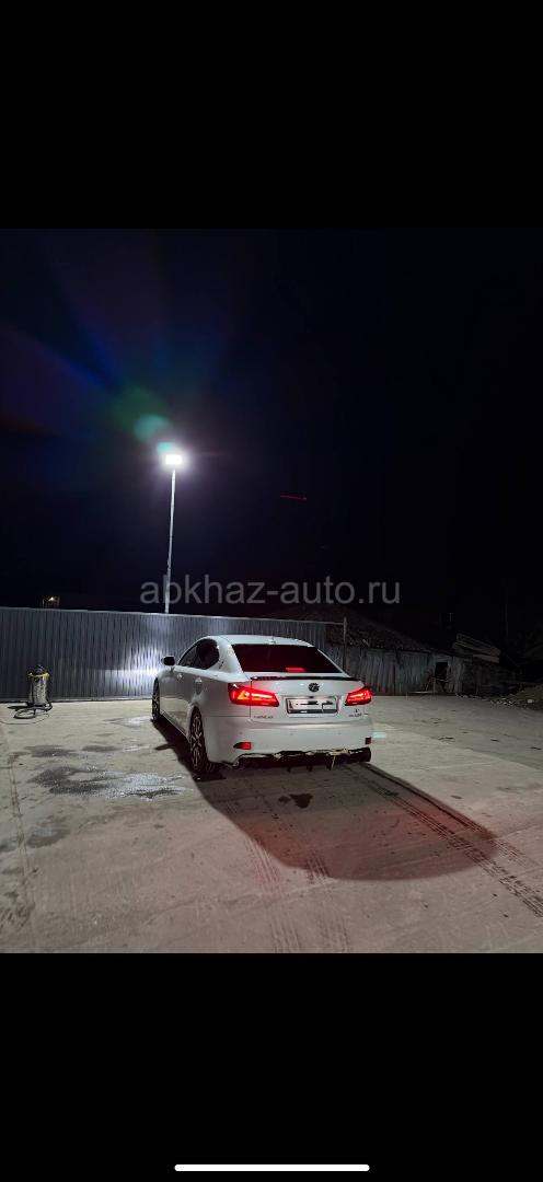 продаю задний бампер с диффузором